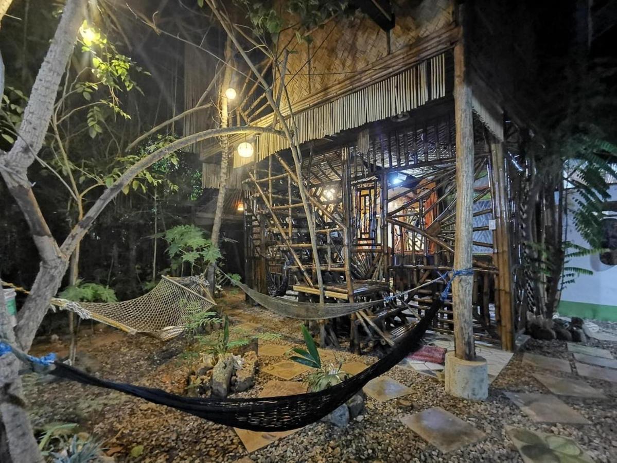 Bamboo Nest Hotell Puerto Princesa Exteriör bild